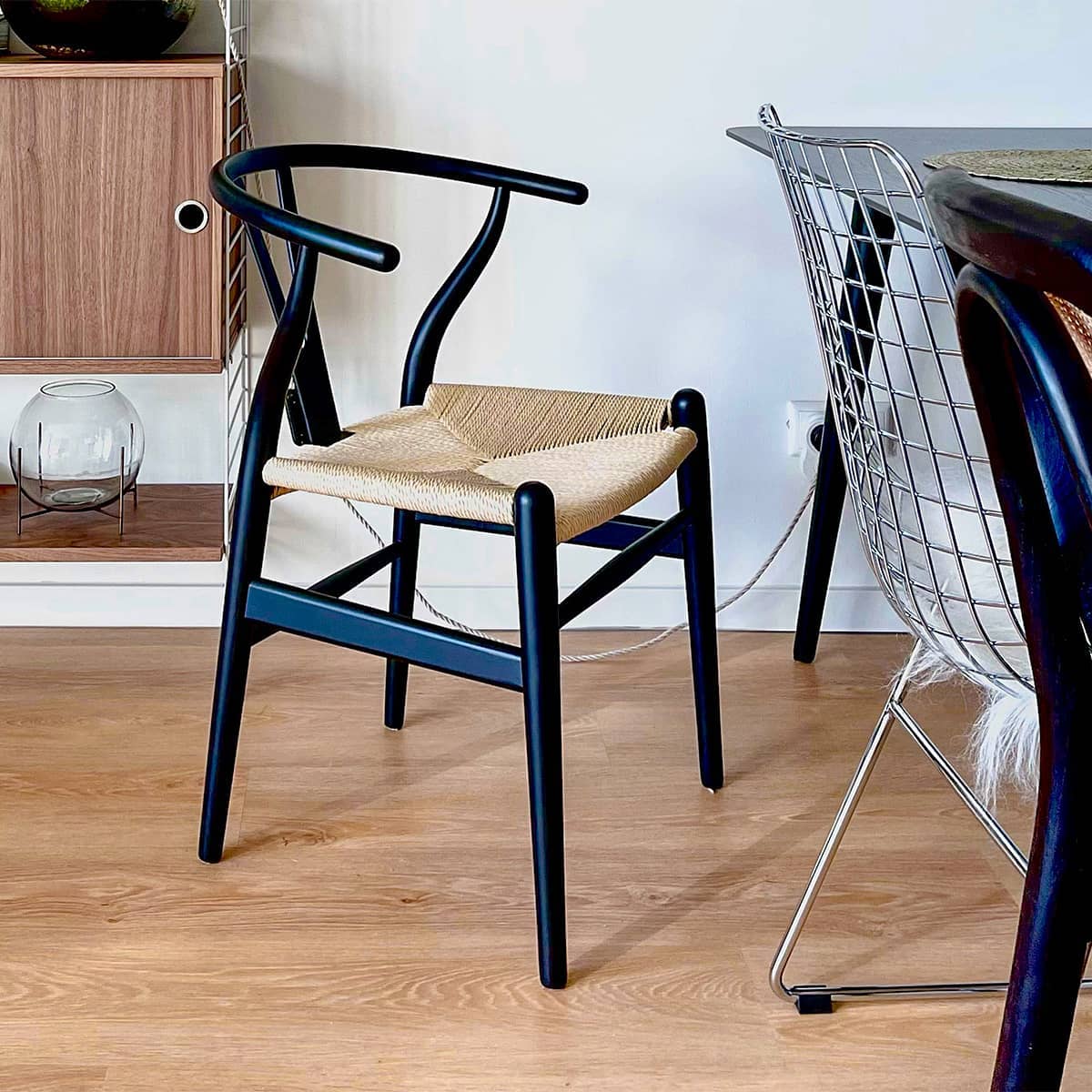 Wishbone Y Chair CH24 Lacquered Black Mobelaris